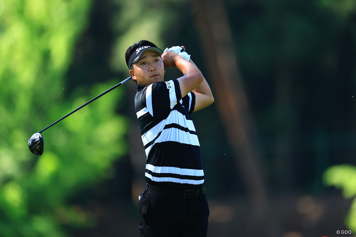 5アンダーで首位発進した小木曽喬