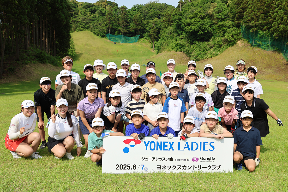 佐久間朱莉（左）はジュニアレッスン会に参加（提供写真）