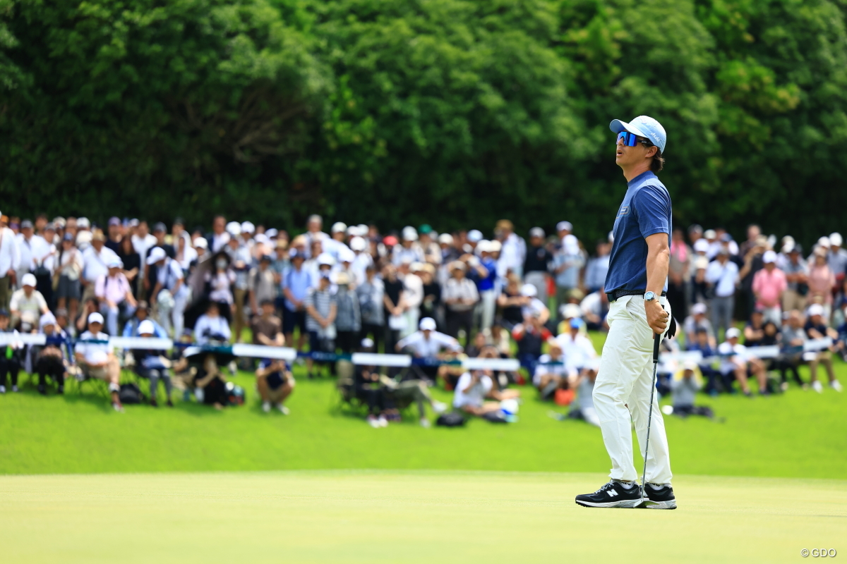 大ギャラリーに見守られて