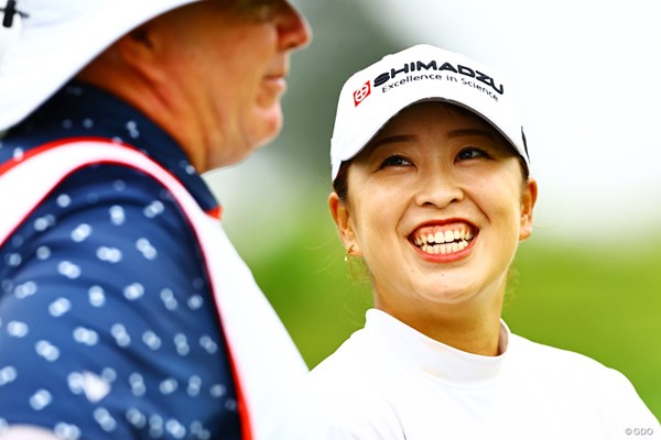 2025年 ショップライトLPGAクラシック 2日目 西郷真央 キャディとともに前向きに