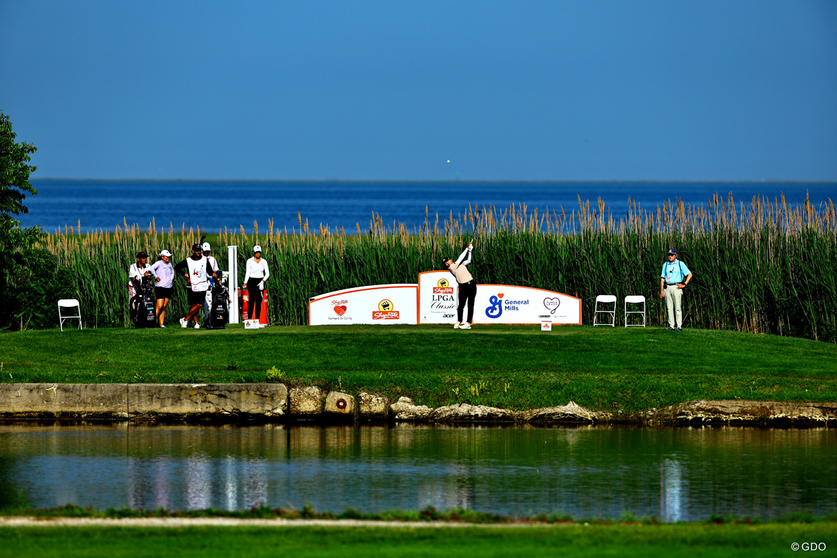 大西洋が望めるコース。小さな虫たちが攻撃してくる