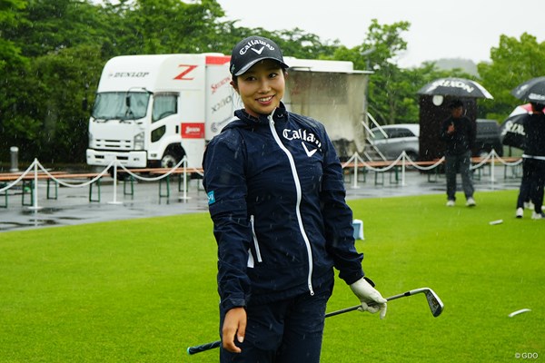 2025年 宮里藍 サントリーレディスオープンゴルフトーナメント 事前 六車日那乃 新アイアンをテストする六車日那乃