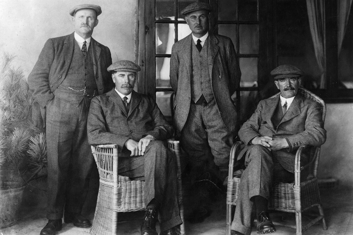 フレッド・ハード(左)が1898年大会を制した(Hulton Archive/Getty Images)