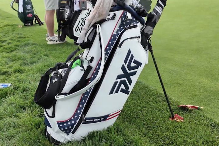 PXGの星条旗柄スタンドバッグ(GolfWRX)