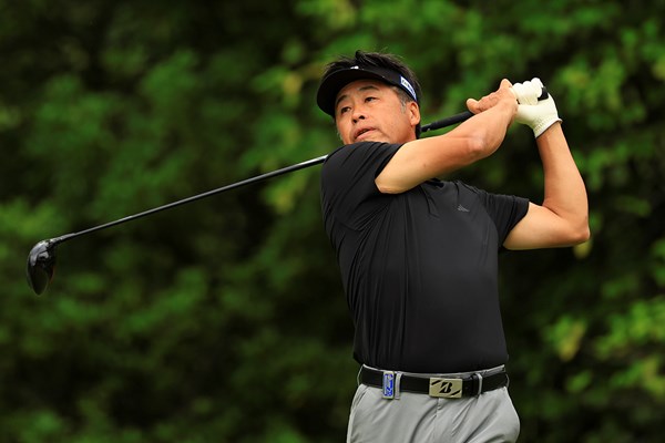 シニアツアー初優勝へ首位に浮上した岩本高志（提供：日本プロゴルフ協会）