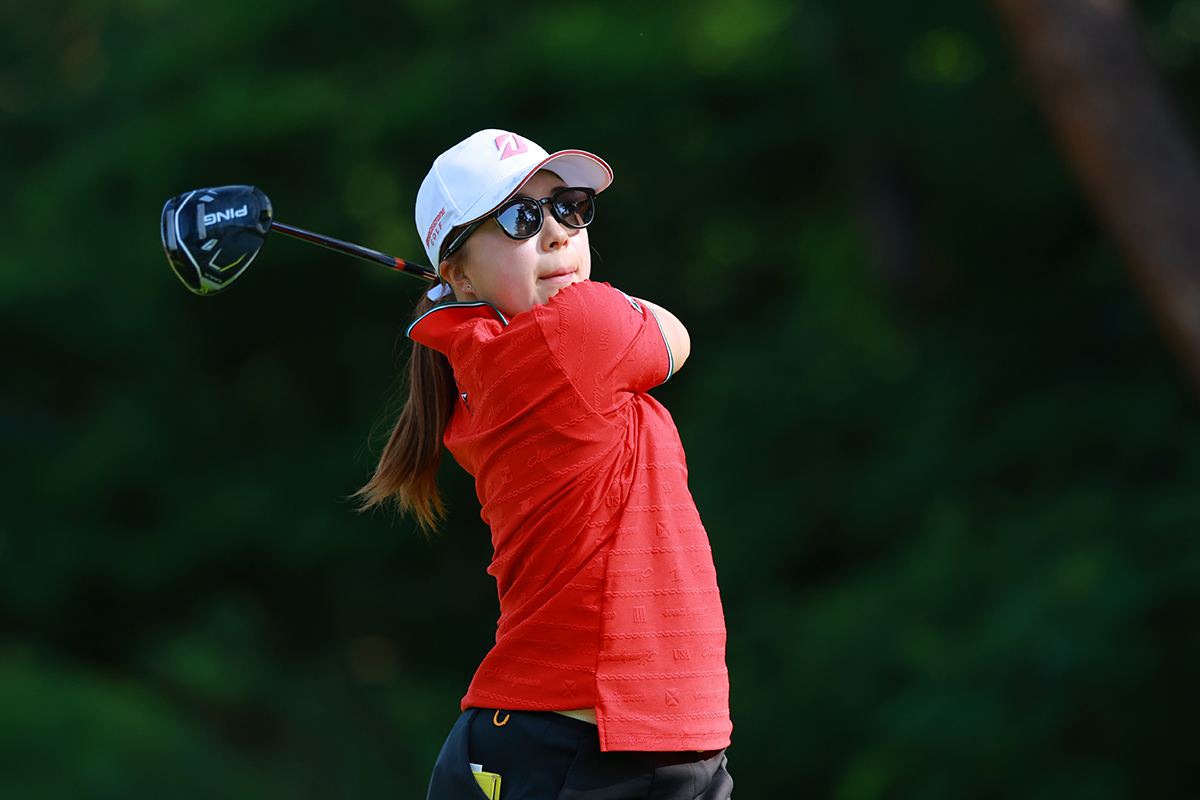 第2ラウンドを回る手塚綾薫※提供JGA 2025年 日本女子アマチュアゴルフ選手権 2日目 手塚彩馨