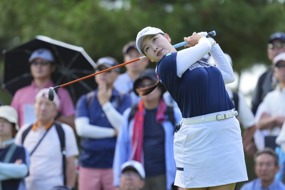 今日も大ギャラリーを引き連れてのラウンド。