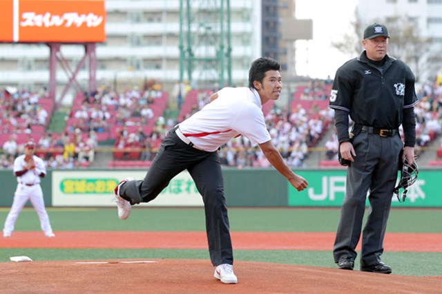 松山英樹が仙台で楽天戦の始球式に登場 国内男子ツアー Jgto Gdo ゴルフダイジェスト オンライン