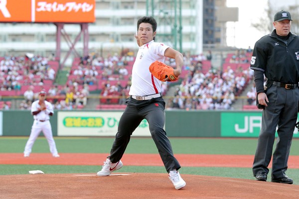 2011年 楽天VSオリックス戦 始球式 松山英樹