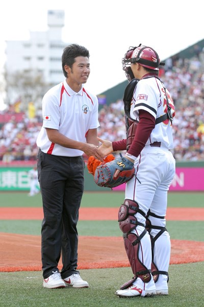 2011年 楽天VSオリックス戦 始球式 松山英樹