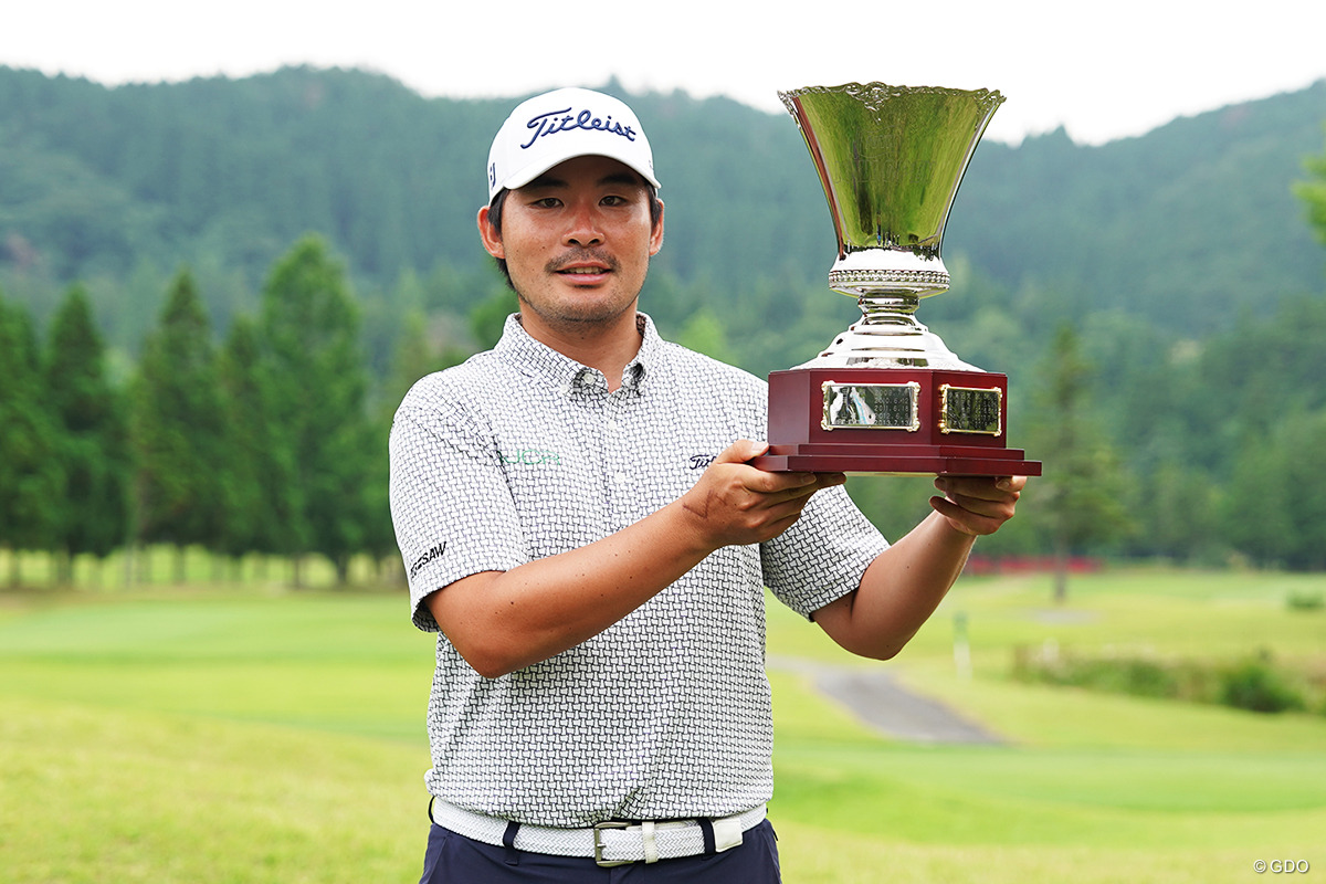両手首の手術からツアー復帰した川村昌弘が大会を制した