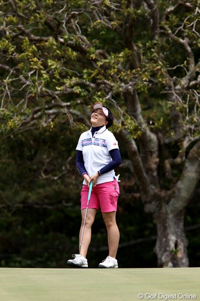 2011年 サイバーエージェントレディスゴルフトーナメント 2日目 茂木宏美 一時トップに立つも風に苦しめられ3位タイ