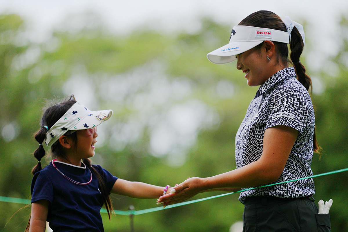 メジャー帰りの河本結が単独首位発進 菅沼菜々2位 笹生優花は出遅れ