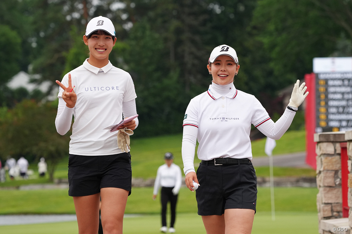 LPGAダウ選手権ペア　渋野日向子・勝みなみ直筆サイン入りキャップ（未着用） 痛恨“トリ”で背中を丸める勝みなみへ 渋野日向子が2人で決めた