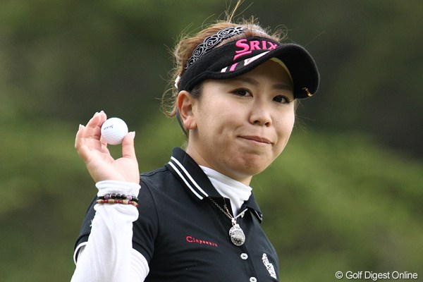 2011年 サイバーエージェントレディスゴルフトーナメント 最終日 吉田弓美子 最終組でのラウンドにも終始リラックスしてスコアを伸ばした吉田弓美子