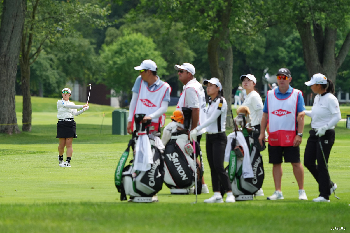 後方からピンを刺していくショット精度は健在