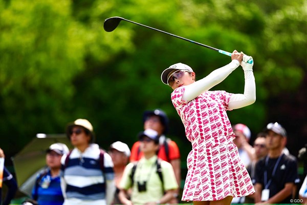 佐久間朱莉は1打差2位