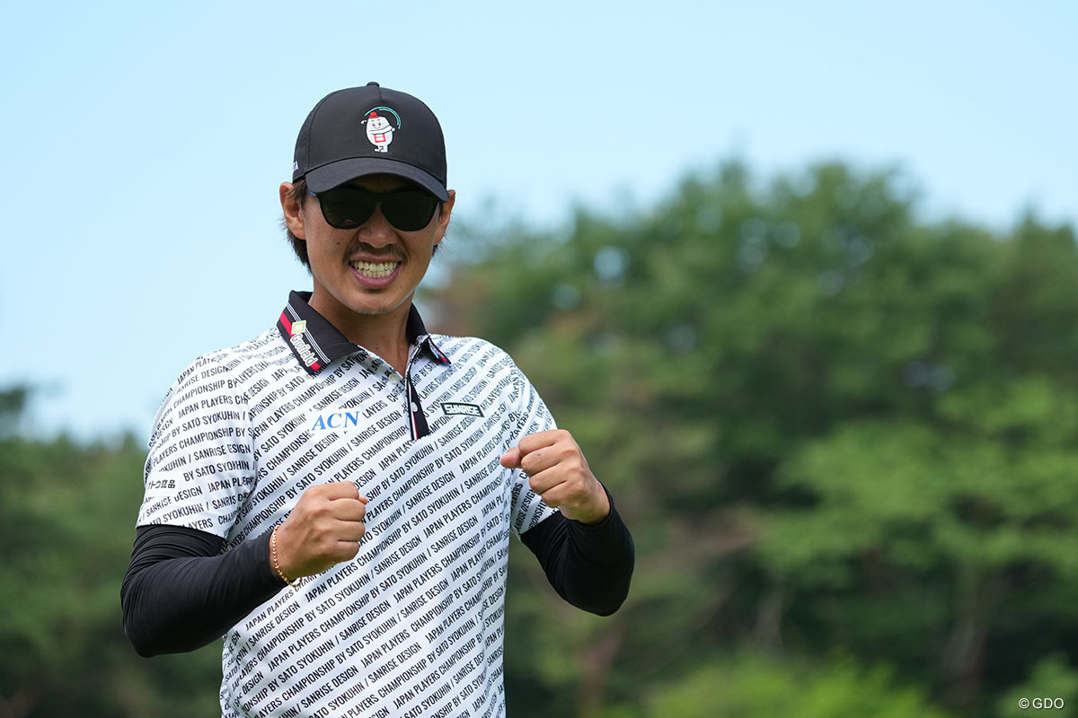 気合のガッツポーズ