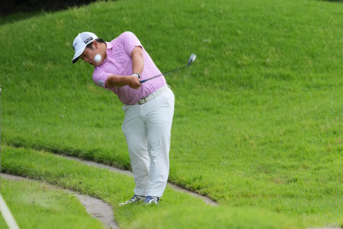 カート道からナイスショット