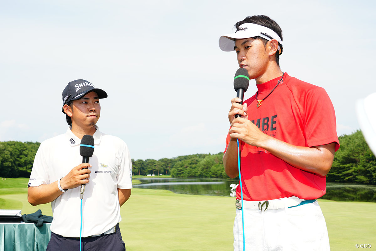 大会実行委員長の阿久津未来也からインタビューを受ける