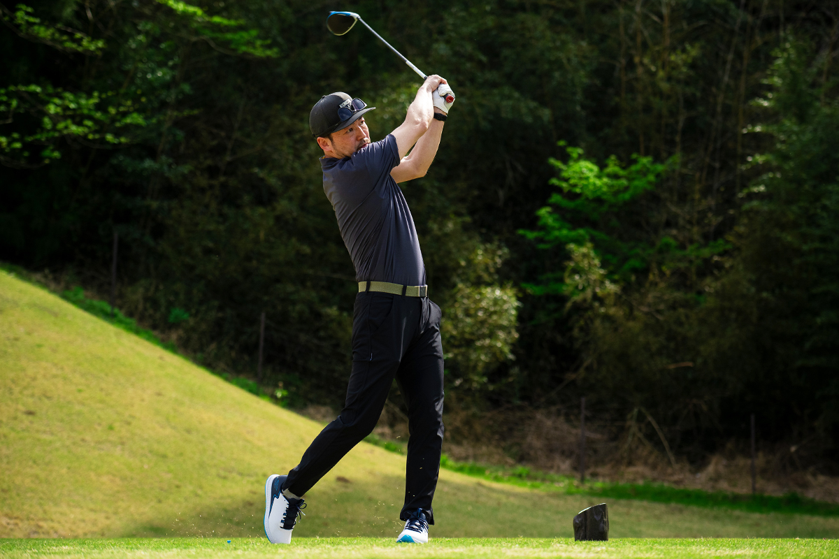 クラブ握ったまま履けちゃう“スリップインズ”の実力はどれほどかっ