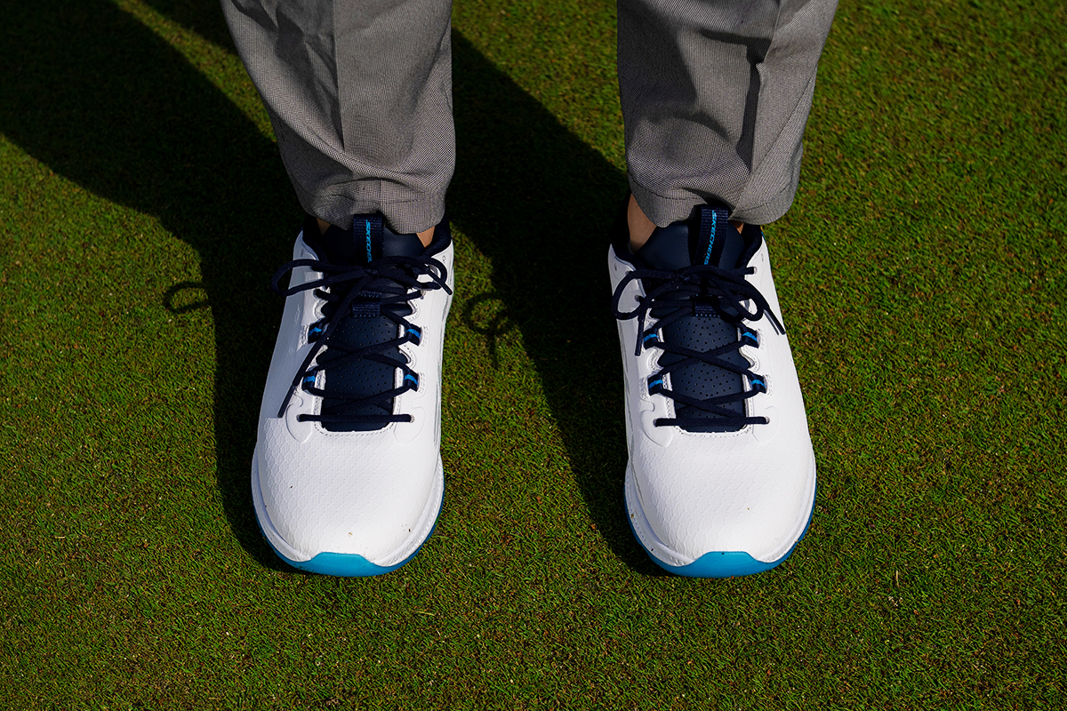 クラブ握ったまま履けちゃう“スリップインズ”の実力はどれほどかっ