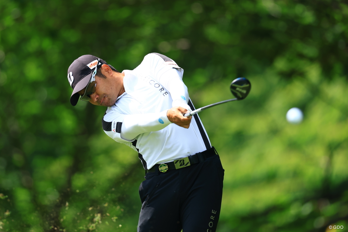 「67」で10位に浮上した比嘉一貴※撮影は6月「BMW日本ツアー選手権」