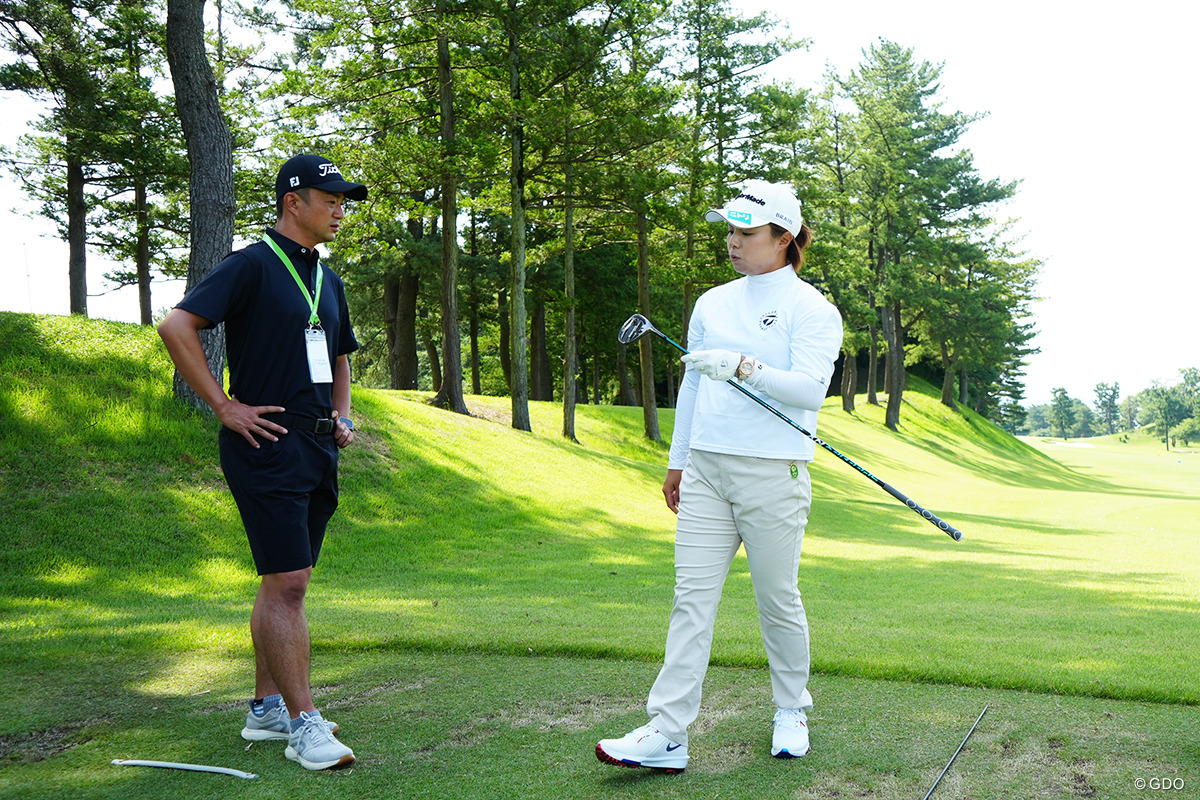 練習日に目澤秀憲コーチと調整する永峰咲希