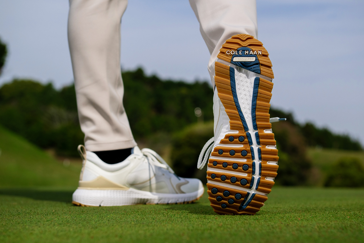 【美品】コールハーン ゴルフ ゼログランド 26 OVERTAKE GOLF 思わずニンマリする心地よさ まるで“低反発マットレス” コール