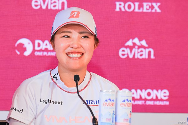 古江彩佳が前年覇者として公式会見に臨んだ