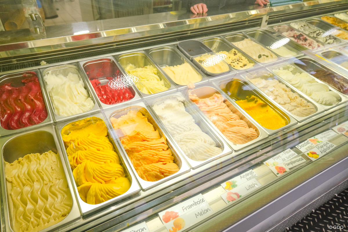 色とりどりのショーケースを見ているだけでテンションが上がる