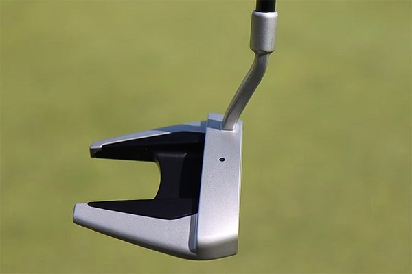 ブラックVerよりもシャフト角がセンター寄りで、トウハングが少なめ（提供：GolfWRX）