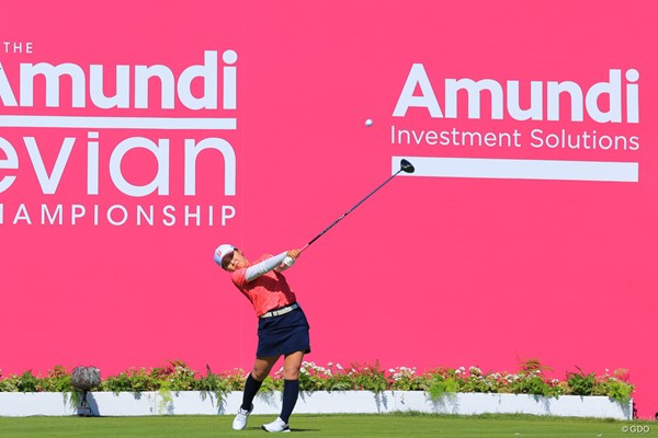 2025年 アムンディ エビアン選手権 2日目 古江彩佳 エビアンカラーのピンク色のシャツでプレー