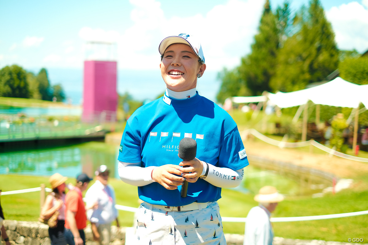 吉田優利が2打差7位に急浮上。英語のインタビューも流ちょうに