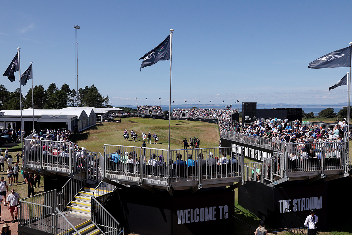 パー3の6番はスタジアムスタイルに( Andrew Redington/Getty Images)