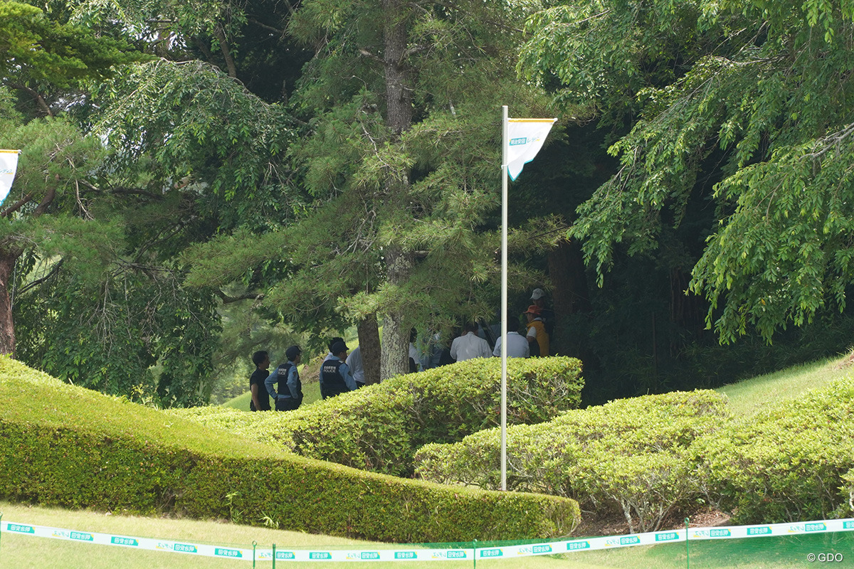 警察も駆けつけての捜索が続いた