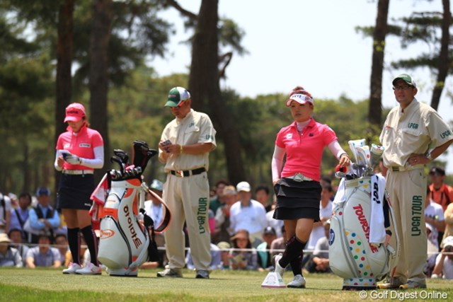 画像詳細 11年 ワールドレディスチャンピオンシップサロンパスカップ 最終日 有村智恵 イ ボミ アンが逆転でメジャー初制覇 桃子はさくらと並び4位タイ 11年 ワールドレディスチャンピオンシップサロンパスカップ Gdo ゴルフダイジェスト オンライン