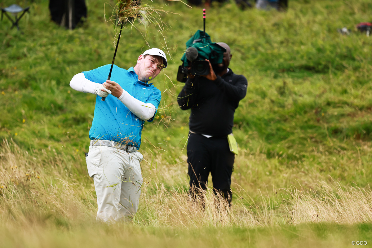 深いブッシュから 2025年 全英オープン 初日 ロバート・マッキンタイア