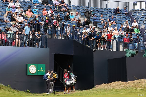 2025年 全英オープン 2日目 THE OPEN Hople18はキッズがボールを奪い合う