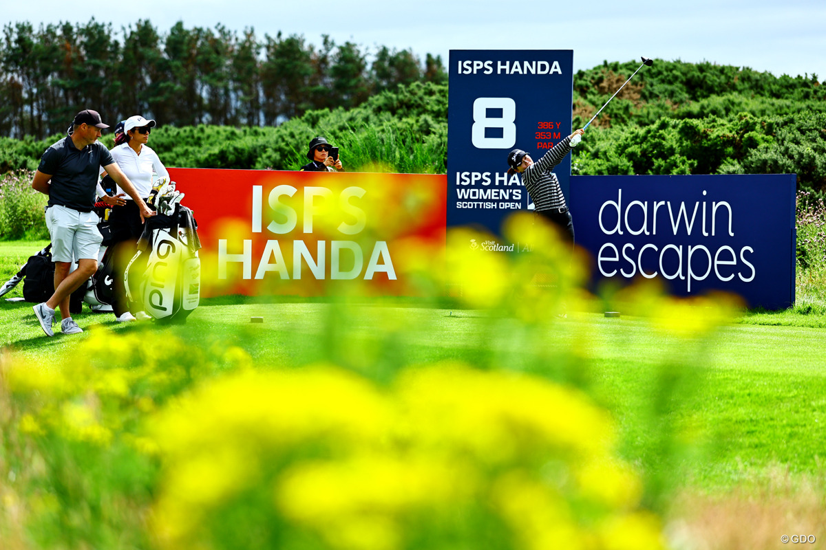 1番から9ホールをプレー