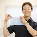 ツアーとティーチングプロ講習の合間を縫ってデサントアパレル西都工場を訪れた青木香奈子