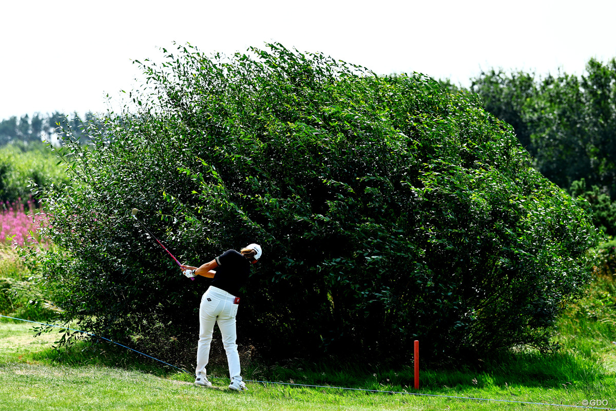 出だし10番のティショットは赤杭エリアへ