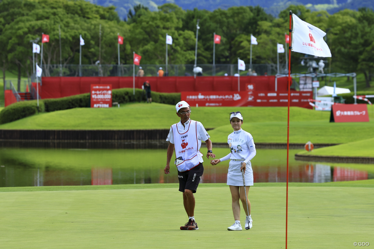 ベテランキャディと一緒に