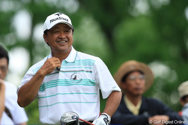 2011年 日本プロゴルフ選手権大会 日清カップヌードル杯 初日 倉本昌弘 ギャラリーとも気さくに会話し笑顔にさせてくれる。倉本さん素敵なゴルファーです
