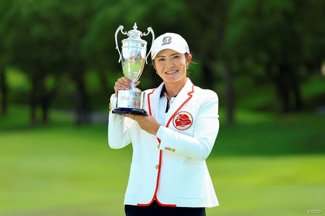 渡邉彩香が2打差逆転で3年ぶり6勝目 一ノ瀬優希は“ママさんV”ならず7位