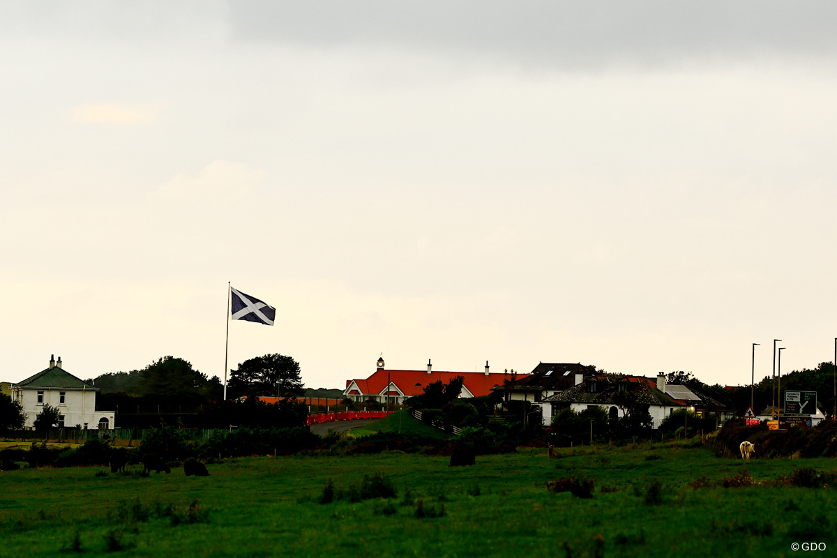 ズームレンズでも見えないか…