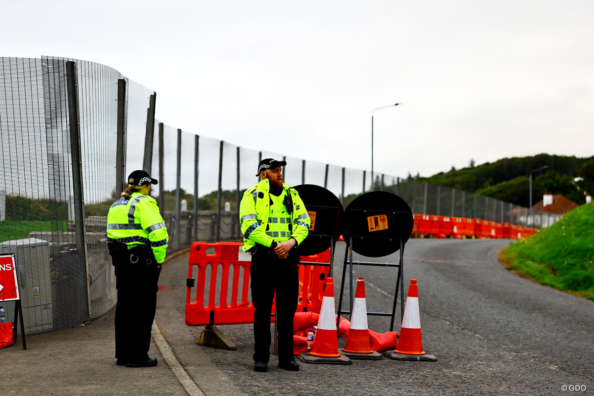 警察があちこちに 厳戒態勢でコースに近づけず
