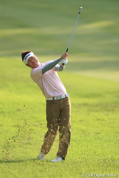 2011年 日本プロゴルフ選手権大会 日清カップヌードル杯 3日目 谷口徹 初のメジャーVを狙う松村道央。アイアンショットでは谷口徹のアドバイスが効いているという