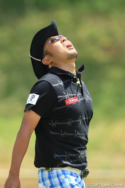 2011年 日本プロゴルフ選手権大会 日清カップヌードル杯 3日目 片山晋呉 5番イーグルならず！！今日の成績もこんな気持ちでしょう。。。