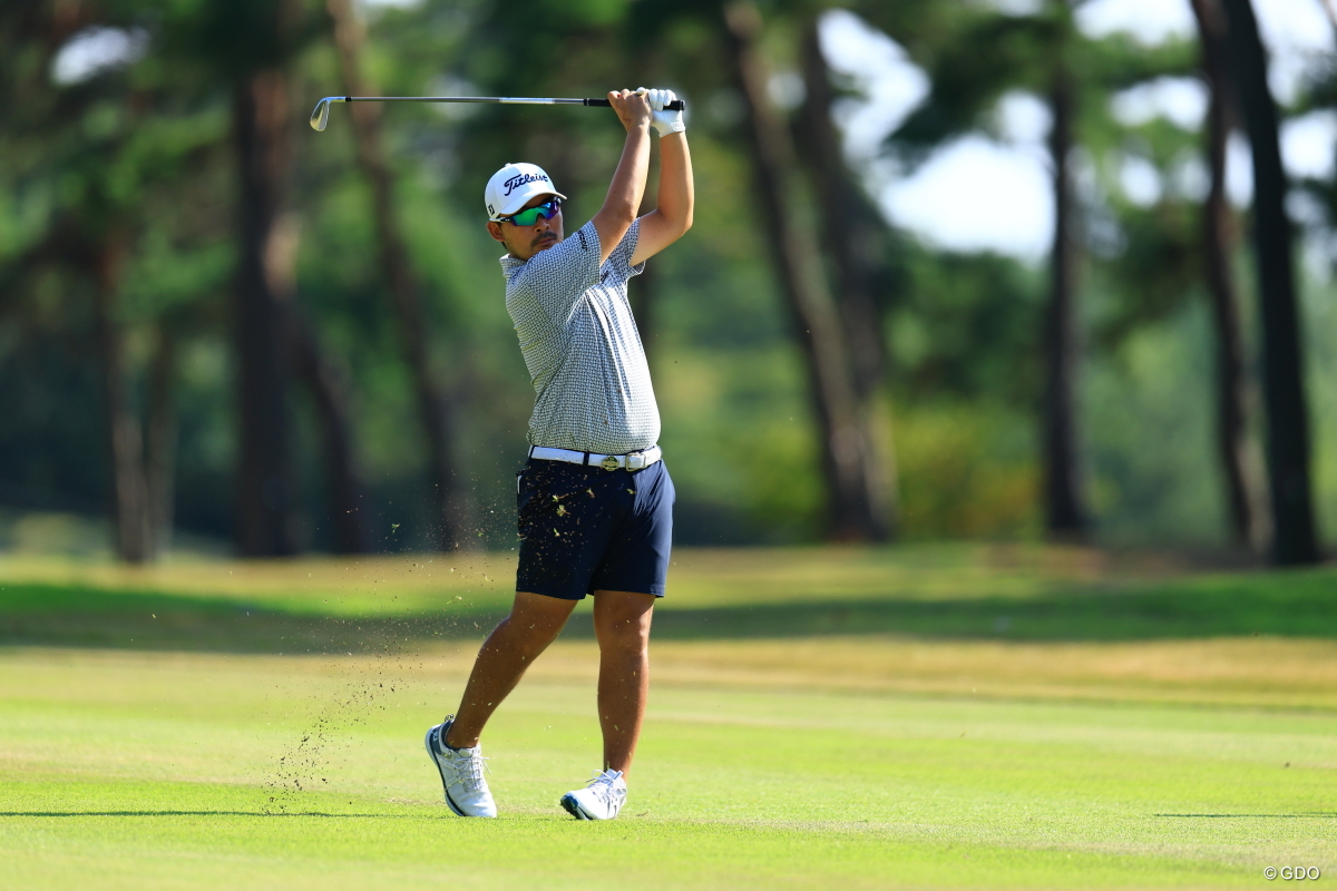 復帰2戦目の川村昌弘が首位と4打差で折り返した